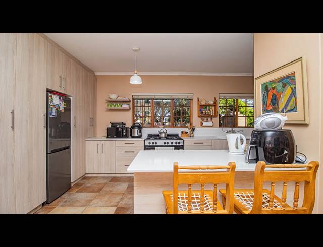 4 BEDROOM HOUSE FOR SALE IN TABLE VIEW